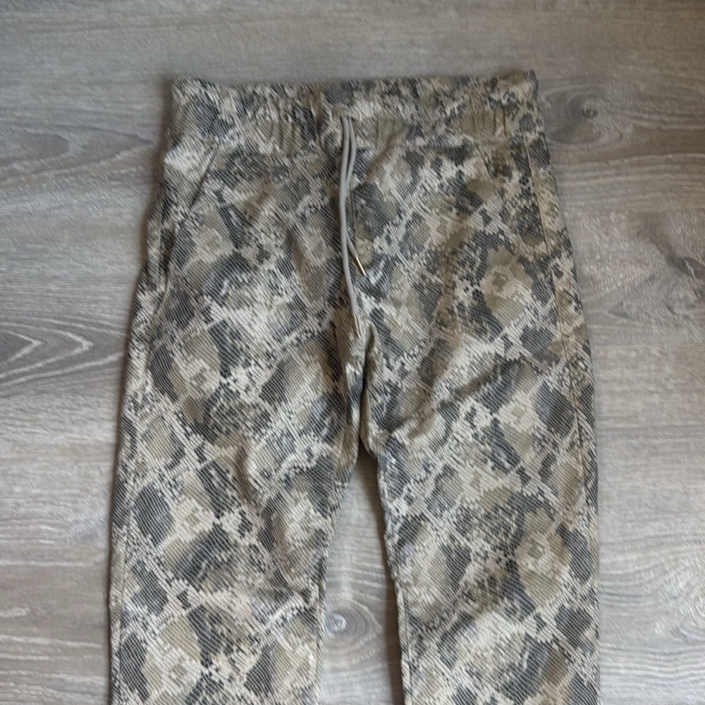 Bevy Flog Shely In Beige Python Print 24 - Picture 3 of 12